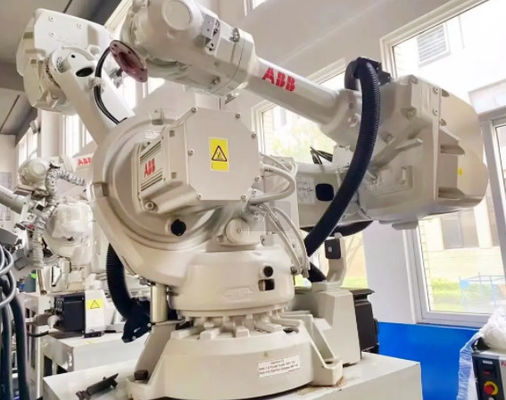 IRB 7600- 500/2.55 Abb หุ่นยนต์แขน 500KG สําหรับกระบวนการผลิตหลาย